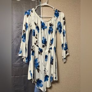 Women’s romper, Size 2, wore one time for pictures, less than 30 minutes